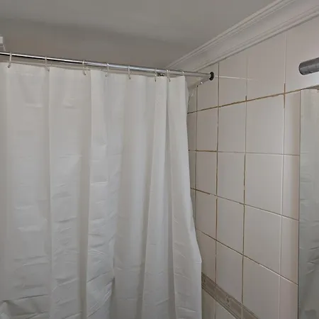 Free Wifi -estrela Lapa- Tram 28 * Lisboa