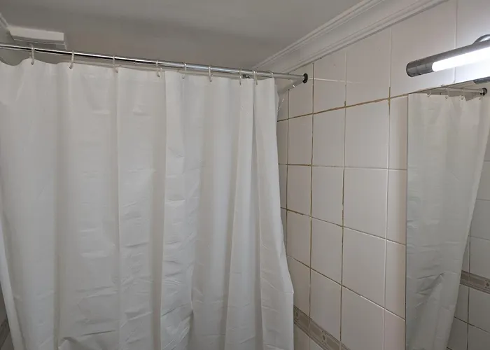 Free Wifi -estrela Lapa- Tram 28 * Lisboa